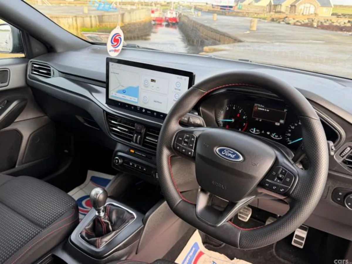 Ford Focus Hatchback, Petrol, 2024, Grey