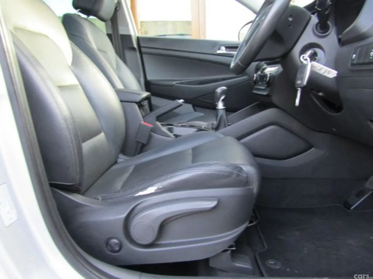 Hyundai Tucson SUV, Diesel, 2016, Silver