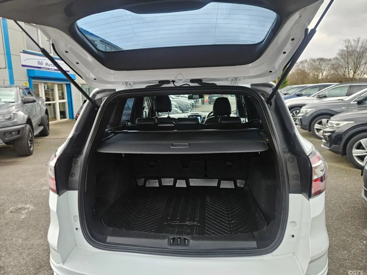 Ford Kuga Hatchback, Diesel, 2019, White