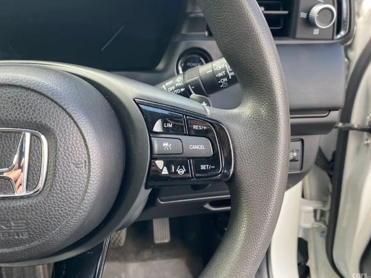 Honda HR-V Hatchback, Petrol Hybrid, 2022, White