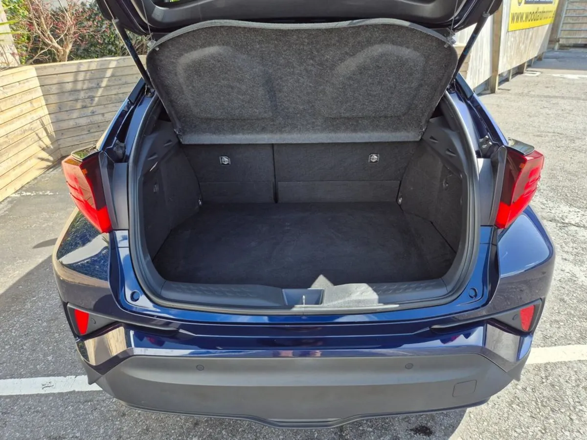 Toyota C-HR SUV, Petrol Hybrid, 2021, Blue