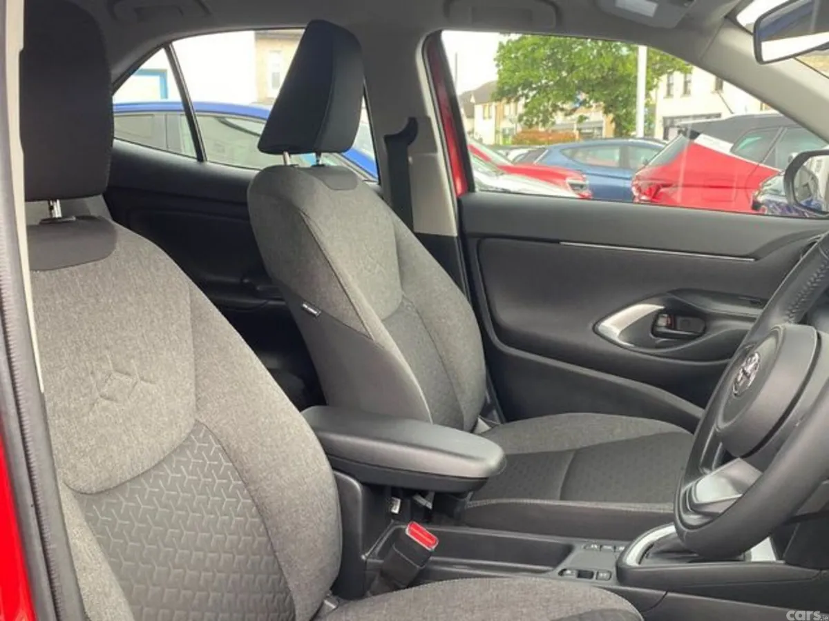 Toyota Yaris Hatchback, Petrol Hybrid, 2023, Red