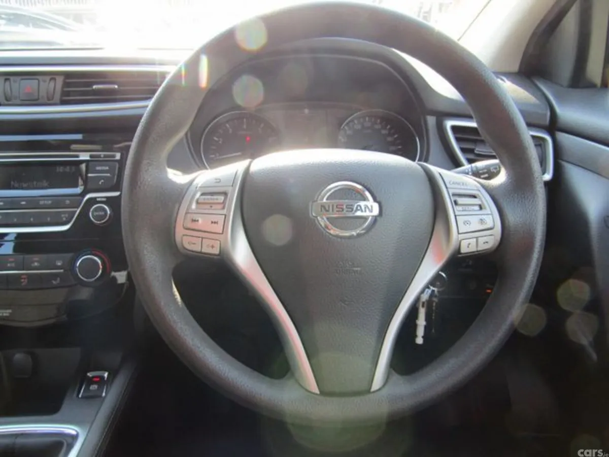 Nissan Qashqai MPV, Petrol, 2016, Brown