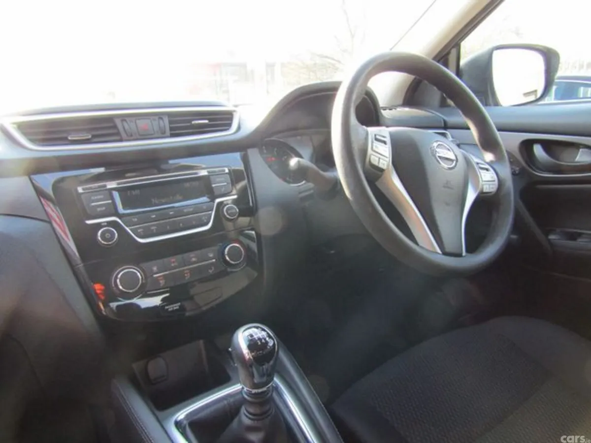 Nissan Qashqai MPV, Petrol, 2016, Brown
