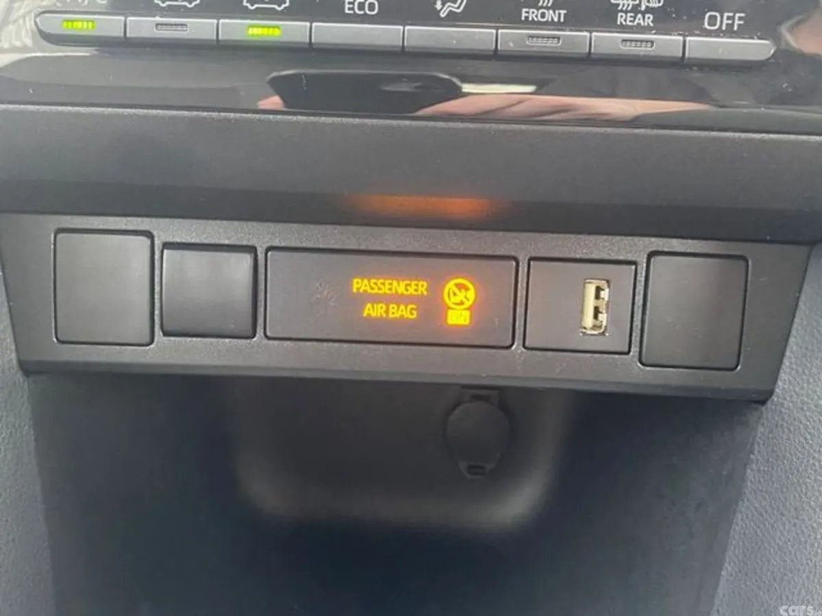 Toyota Yaris Hatchback, Petrol Hybrid, 2023, Red