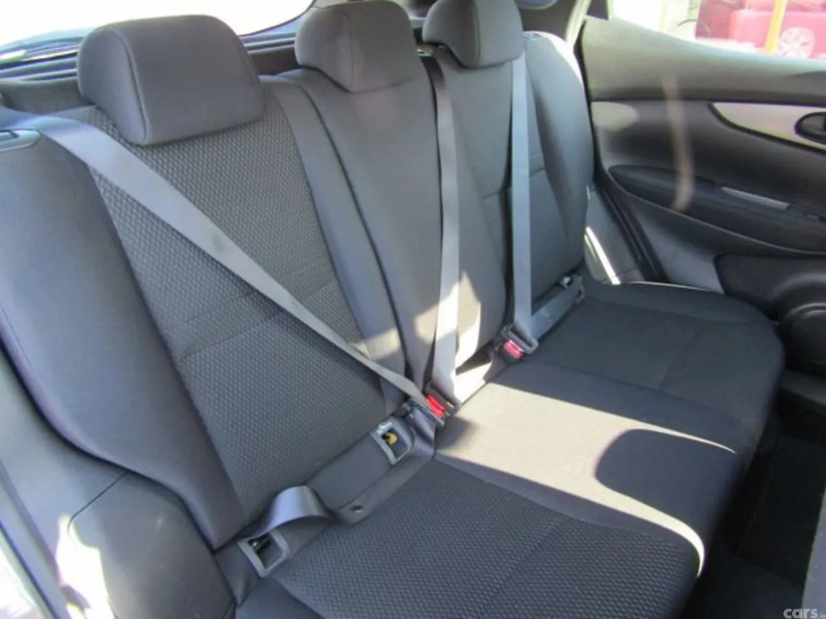 Nissan Qashqai MPV, Petrol, 2016, Brown