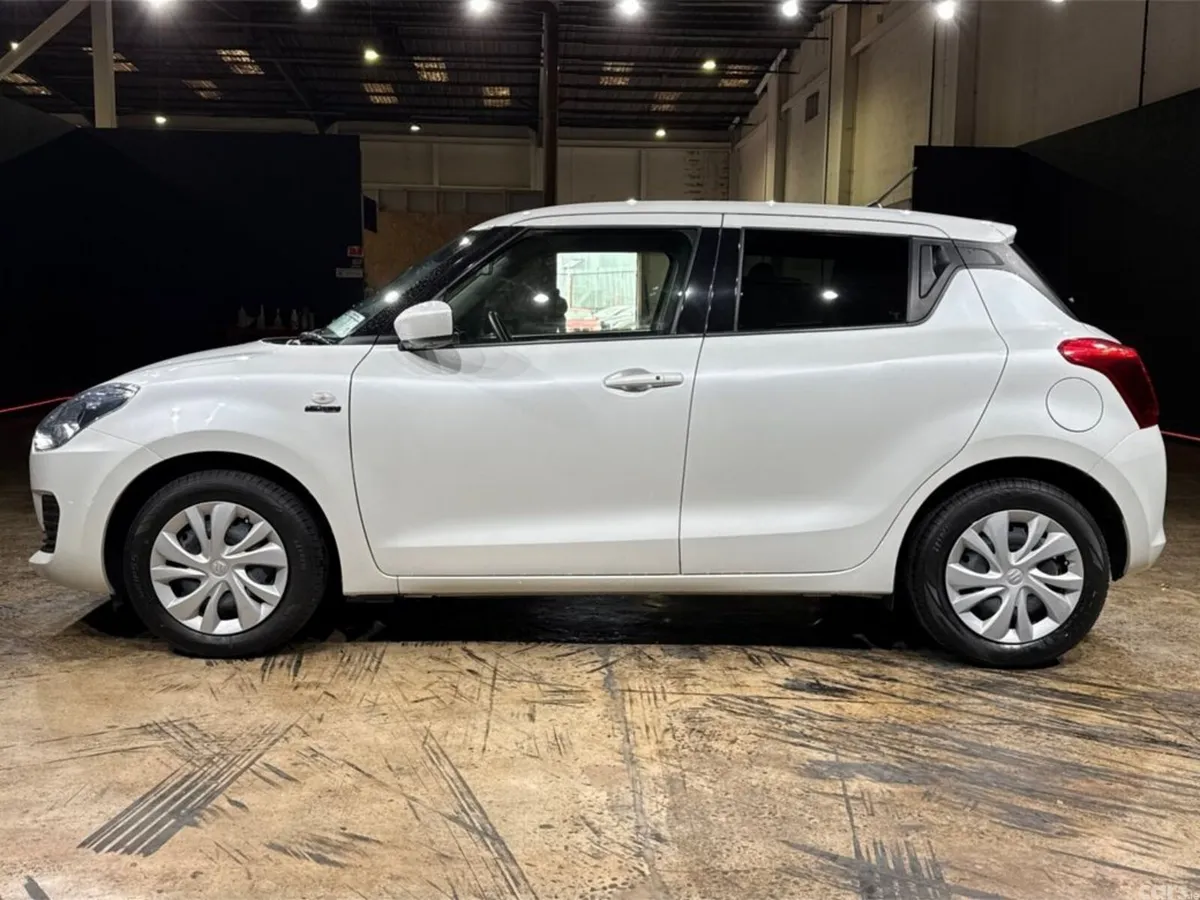 Suzuki Swift Hatchback, Petrol Hybrid, 2023, White
