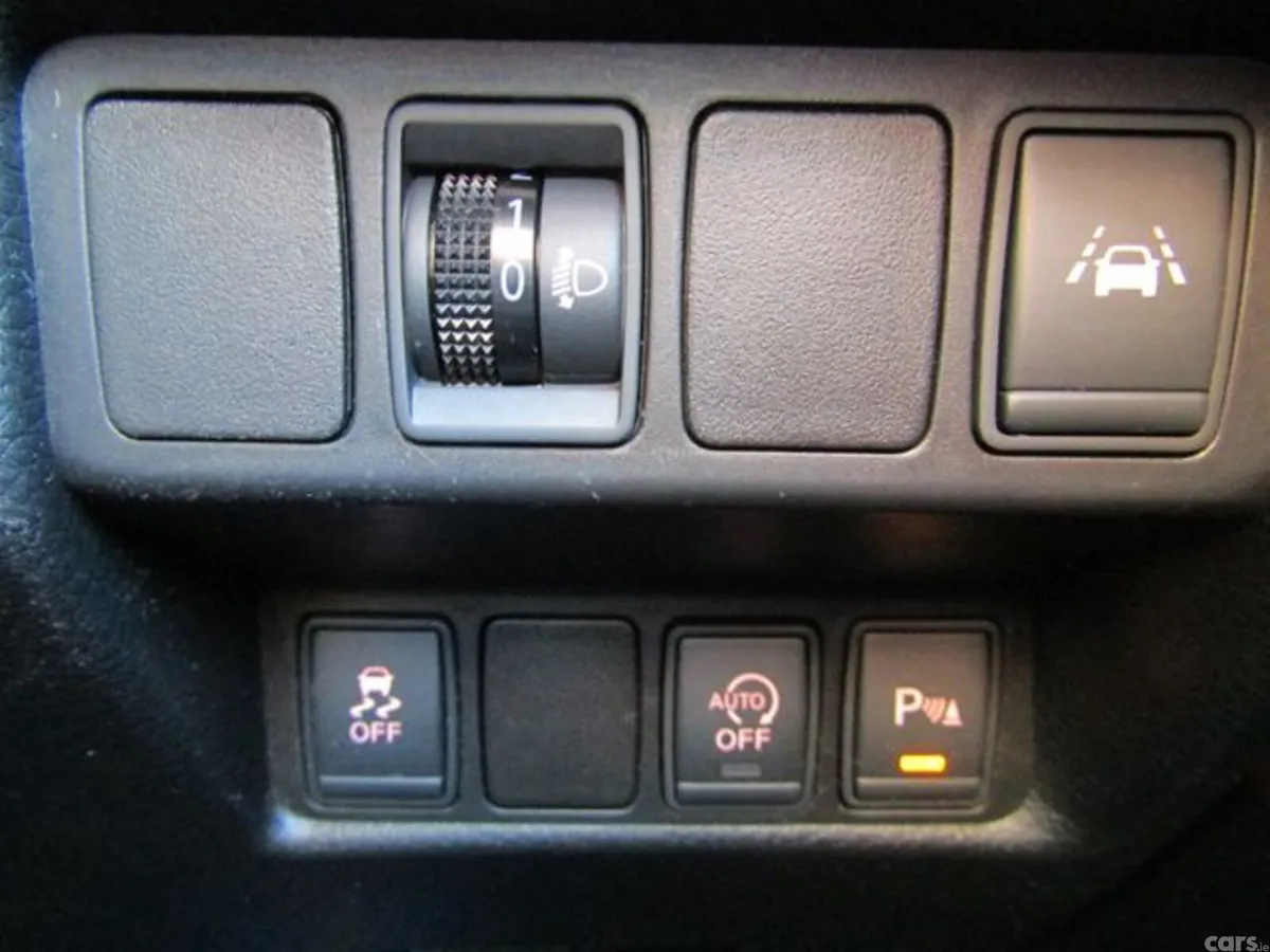 Nissan Qashqai MPV, Petrol, 2016, Brown