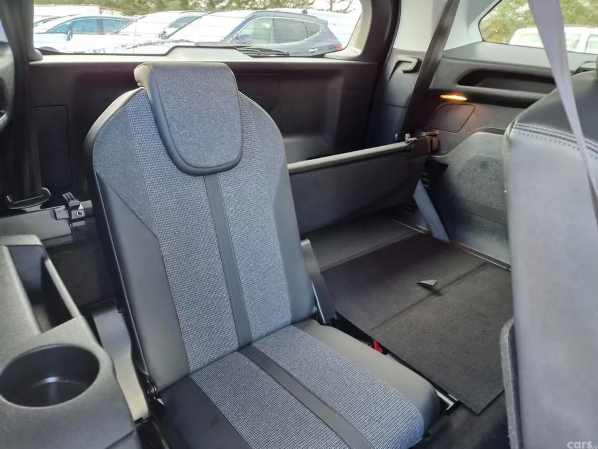 Peugeot 5008 MPV, Diesel, 2019, Blue