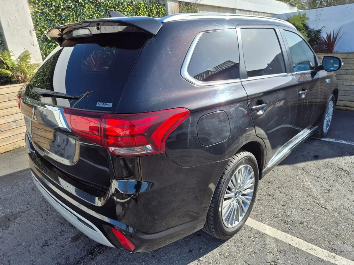 Mitsubishi Outlander Estate, Petrol Plug-in Hybrid, 2021, Black