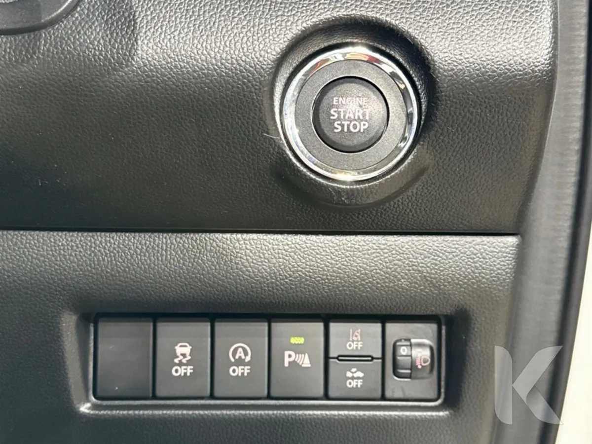 Suzuki Swift Hatchback, Petrol Hybrid, 2023, White
