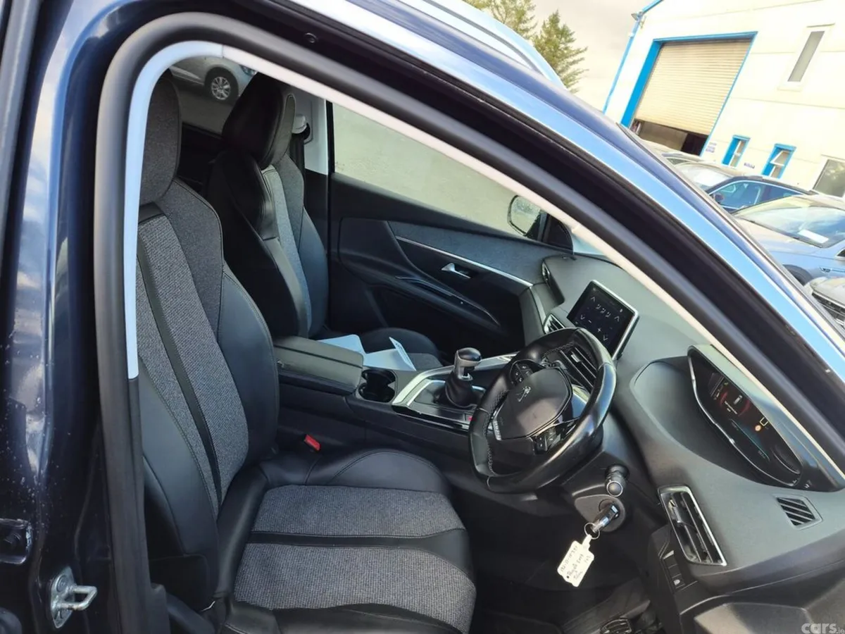 Peugeot 5008 MPV, Diesel, 2019, Blue