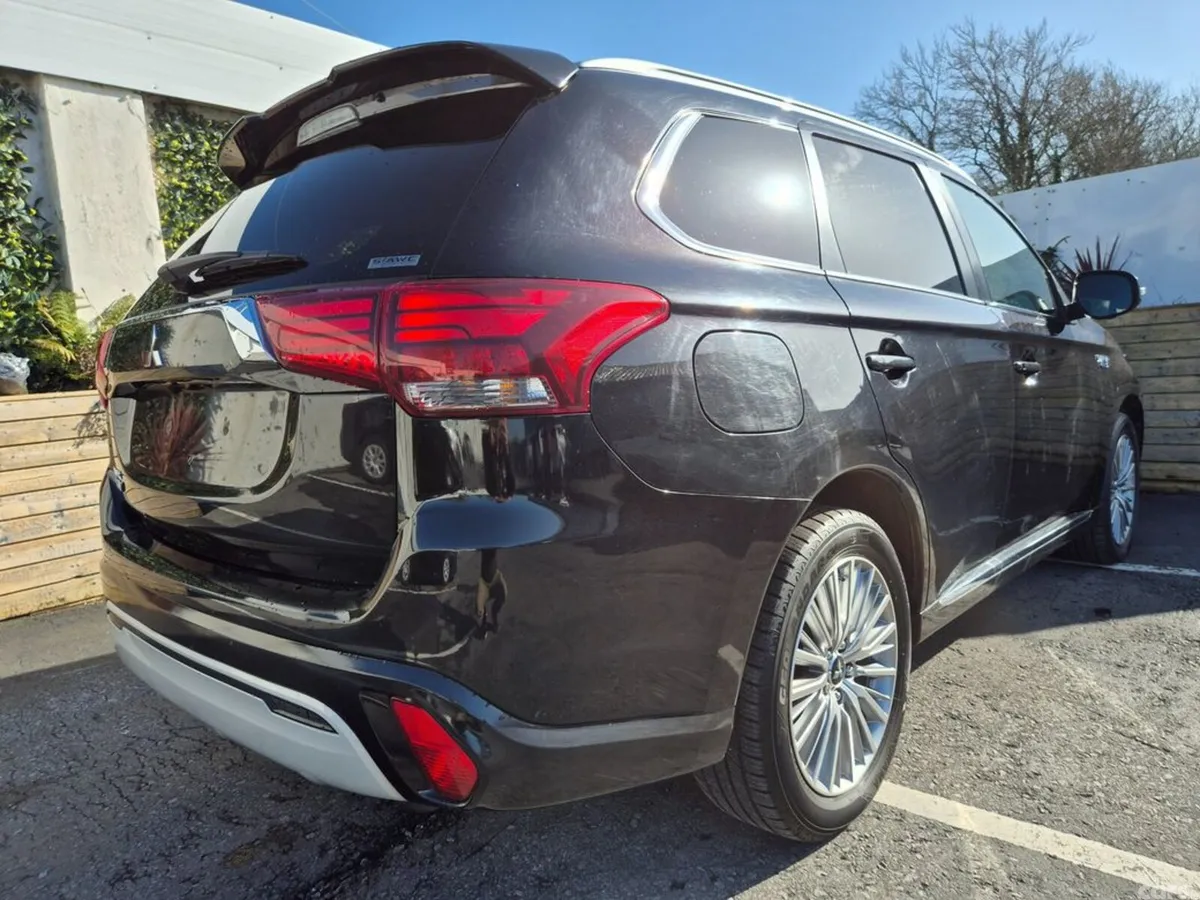 Mitsubishi Outlander Estate, Petrol Plug-in Hybrid, 2021, Black