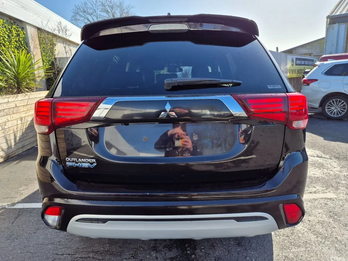 Mitsubishi Outlander Estate, Petrol Plug-in Hybrid, 2021, Black