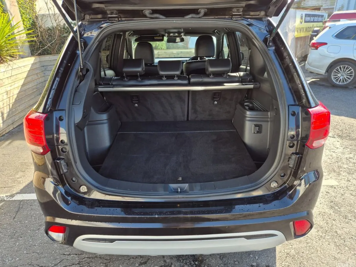 Mitsubishi Outlander Estate, Petrol Plug-in Hybrid, 2021, Black