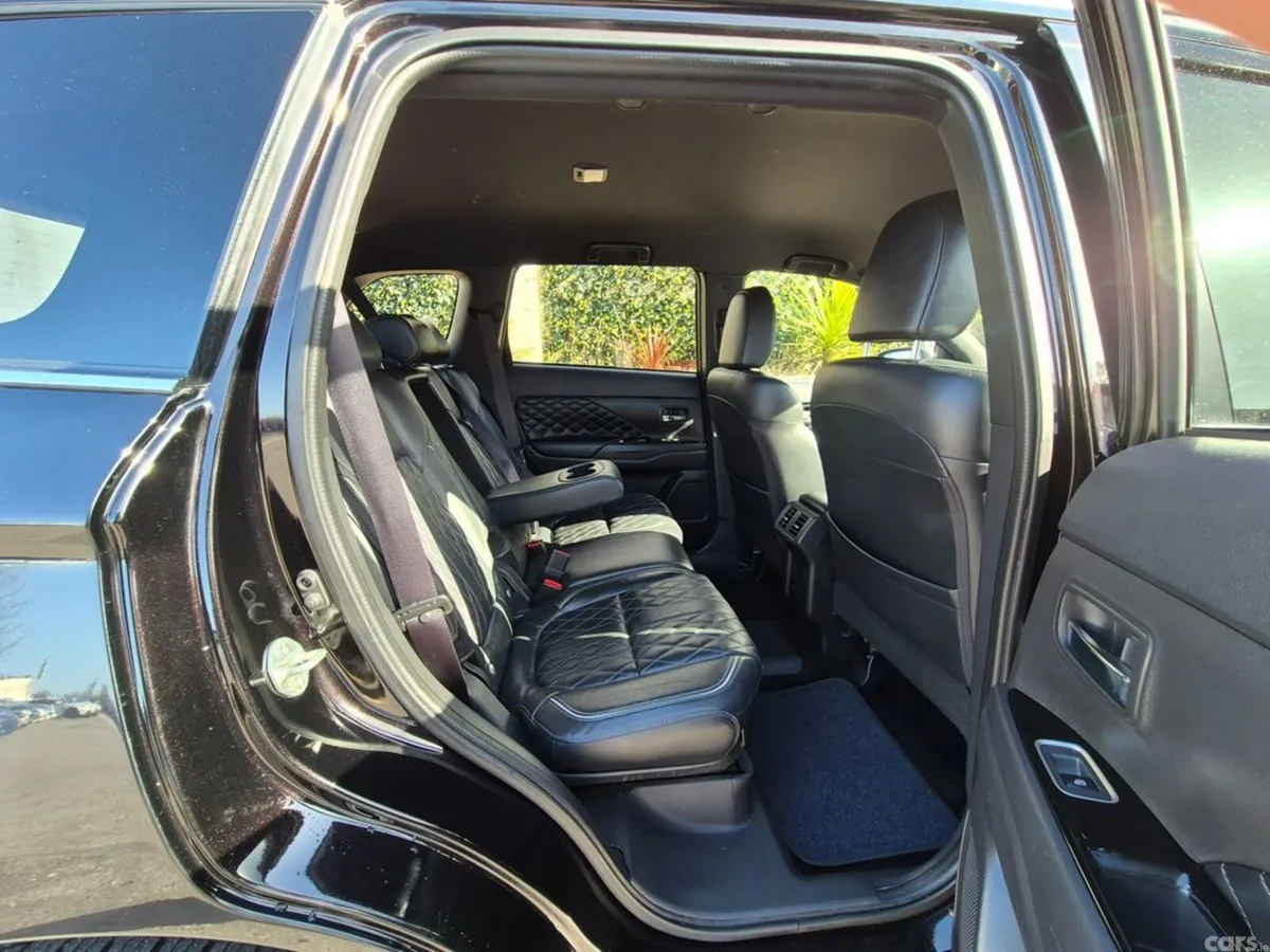 Mitsubishi Outlander Estate, Petrol Plug-in Hybrid, 2021, Black