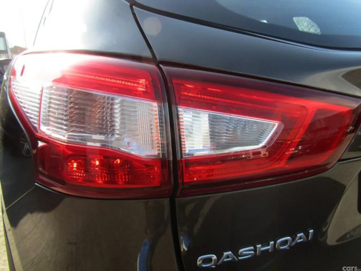 Nissan Qashqai MPV, Petrol, 2016, Brown
