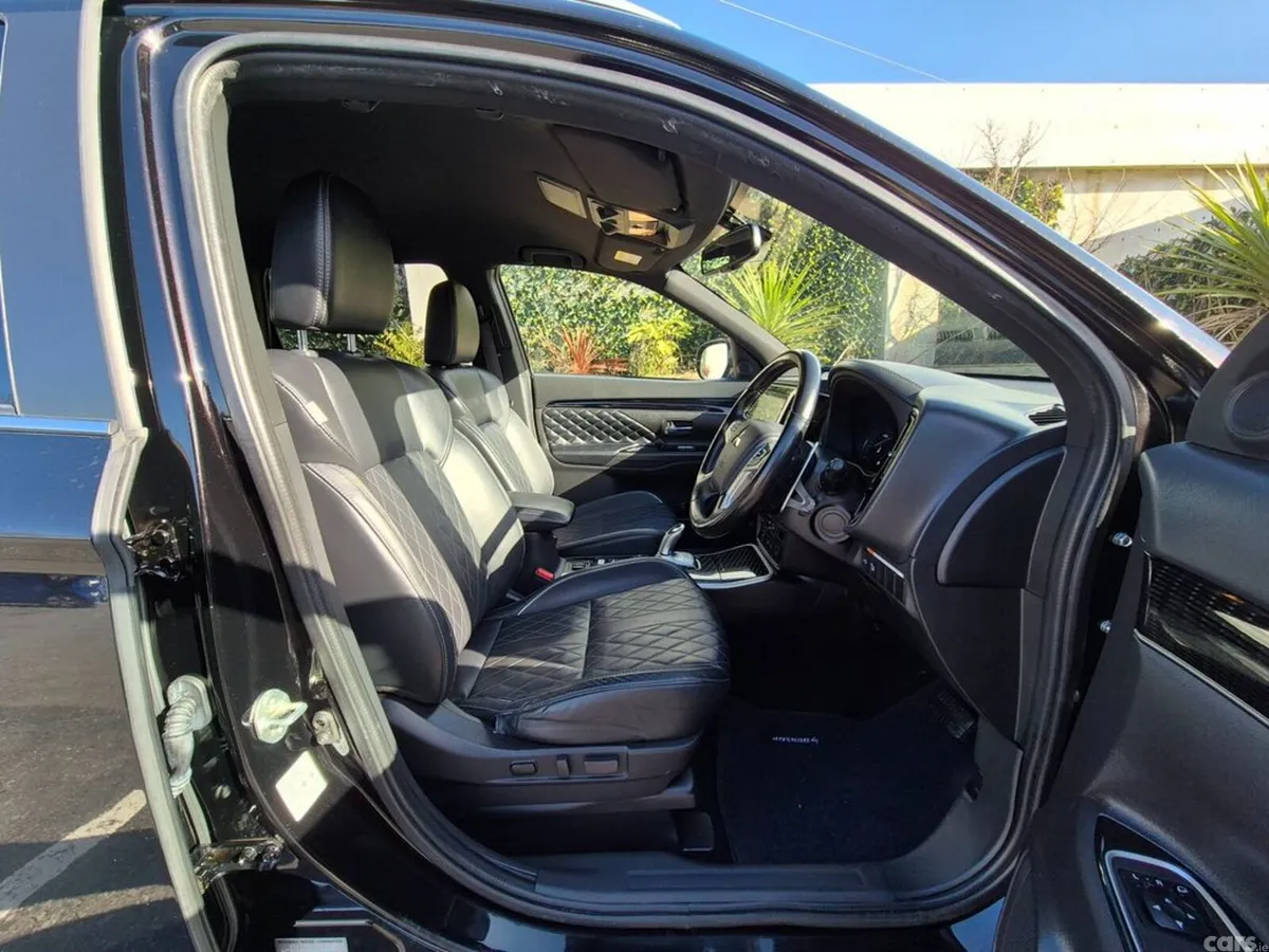 Mitsubishi Outlander Estate, Petrol Plug-in Hybrid, 2021, Black