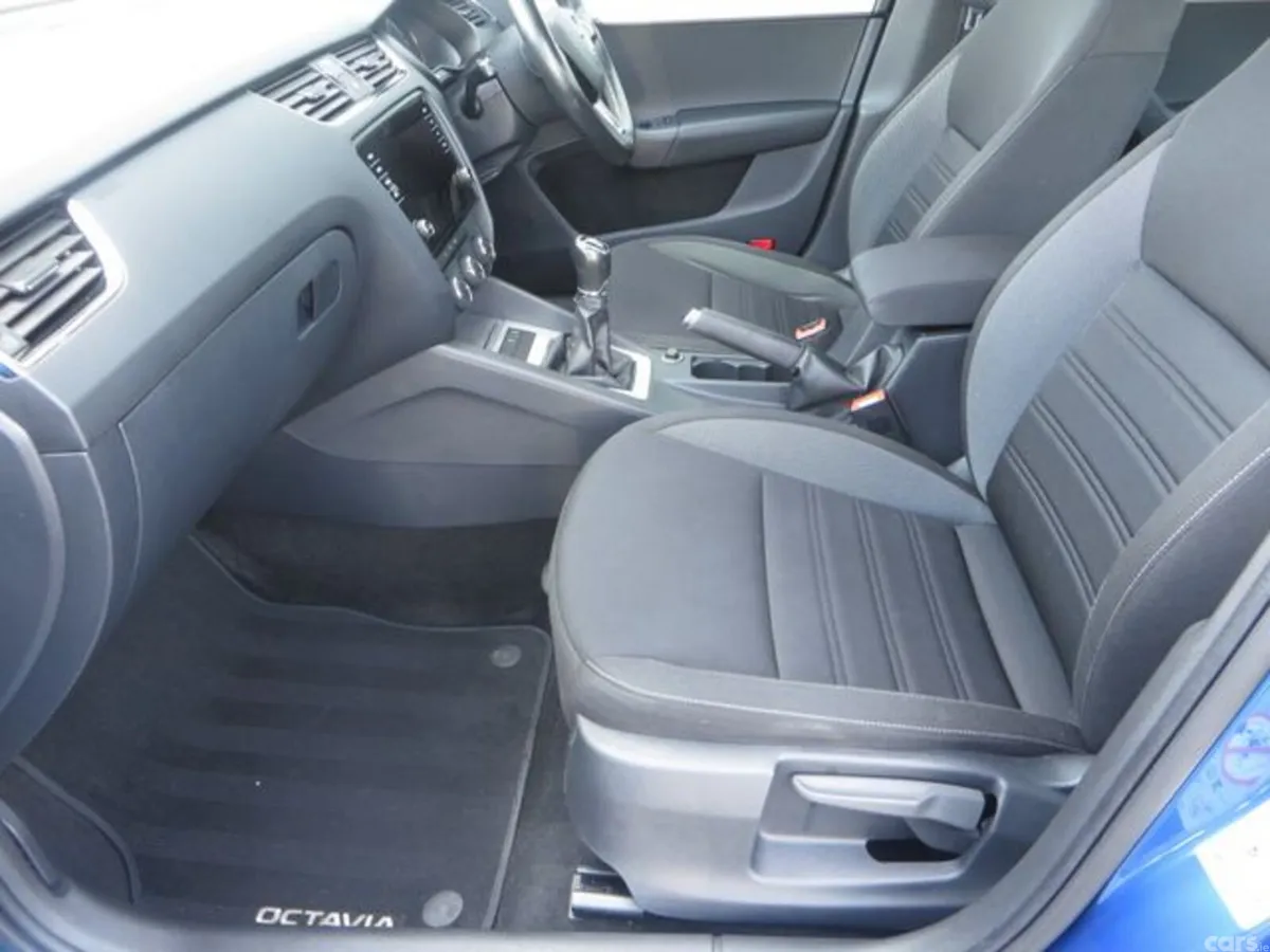 Skoda Octavia Saloon, Petrol, 2020, Blue