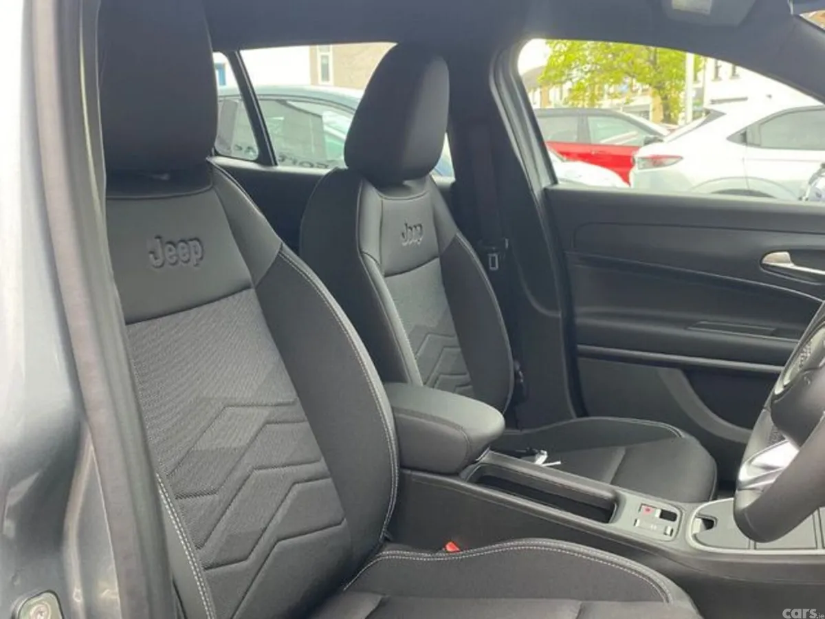 Jeep Avenger SUV, Petrol Hybrid, 2027, Grey