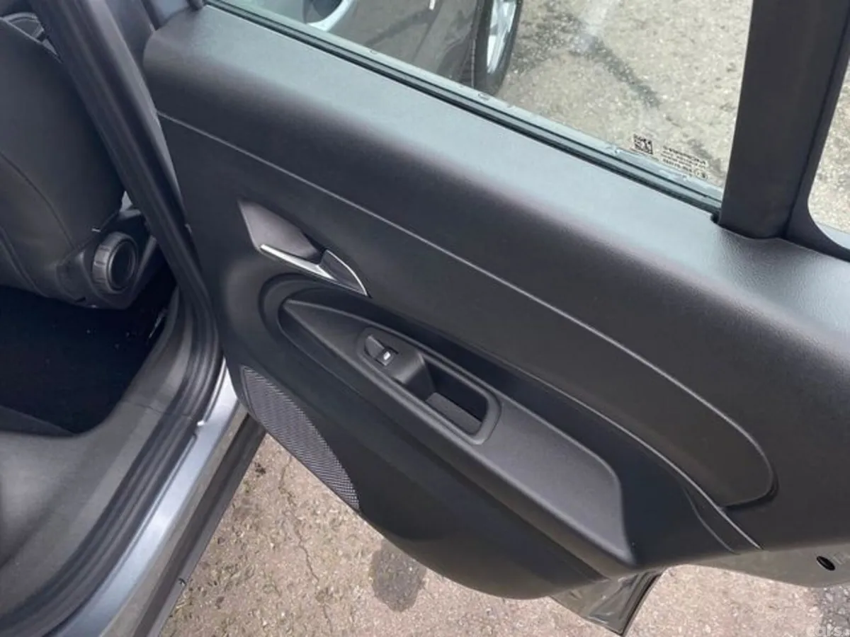 Jeep Avenger SUV, Petrol Hybrid, 2027, Grey