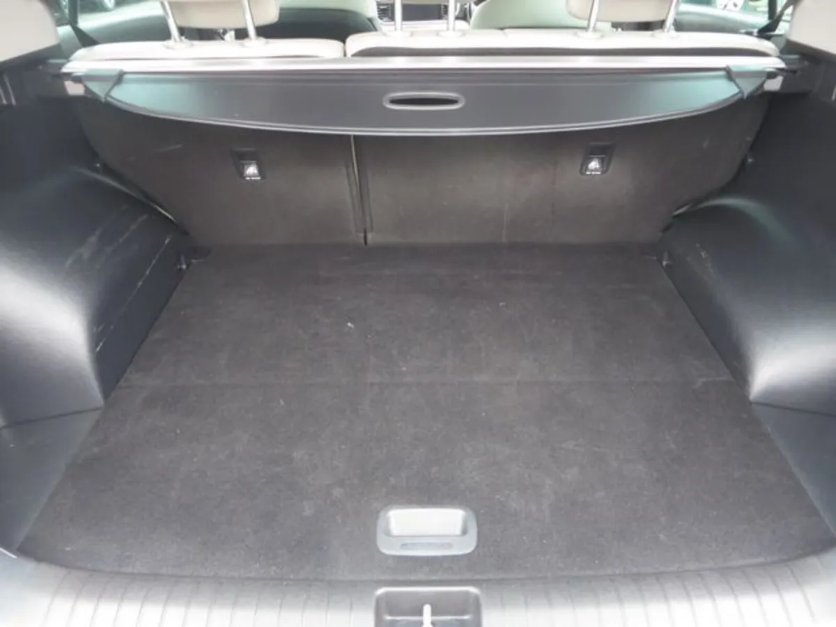 Kia Sportage MPV, Diesel Hybrid, 2021, White