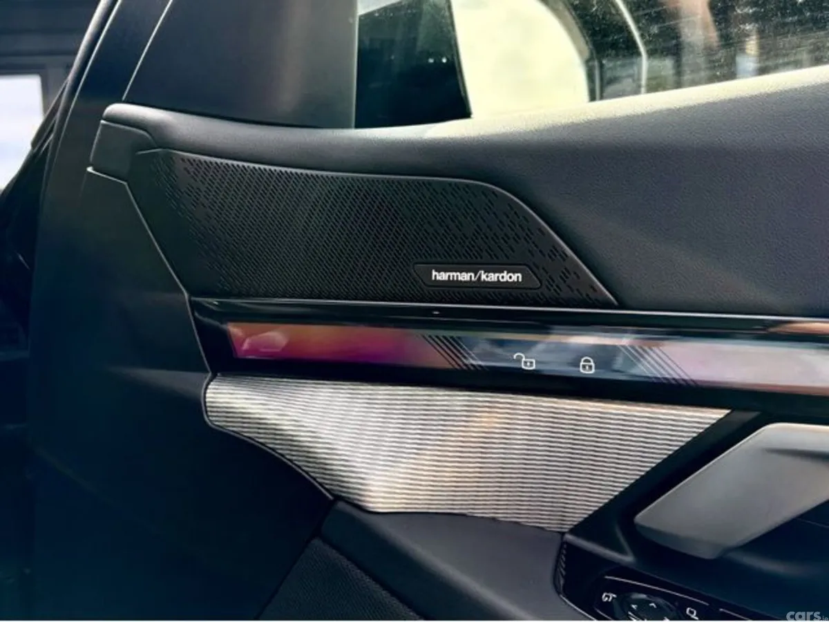 BMW 5-Series Estate, Petrol Hybrid, 2025, Black