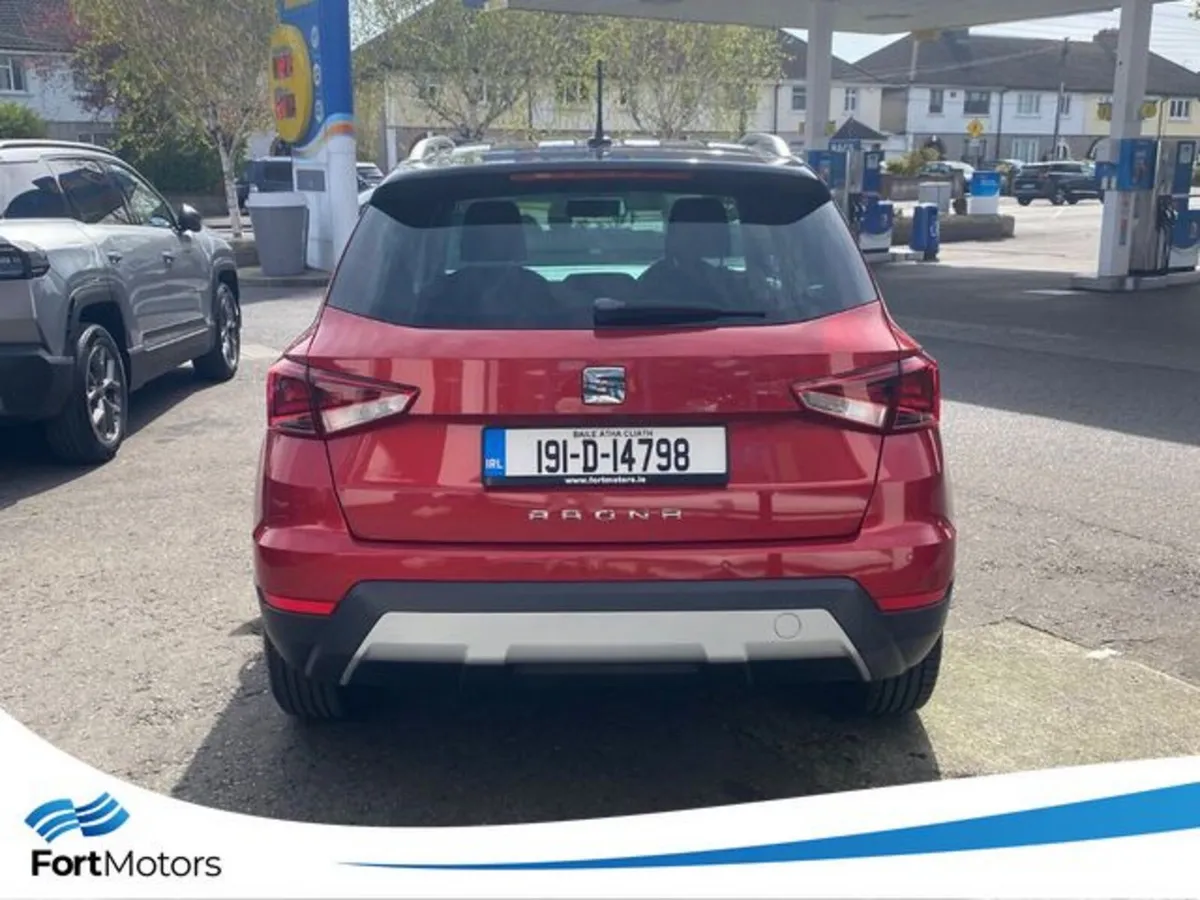 SEAT Arona Hatchback, Petrol, 2019, Red