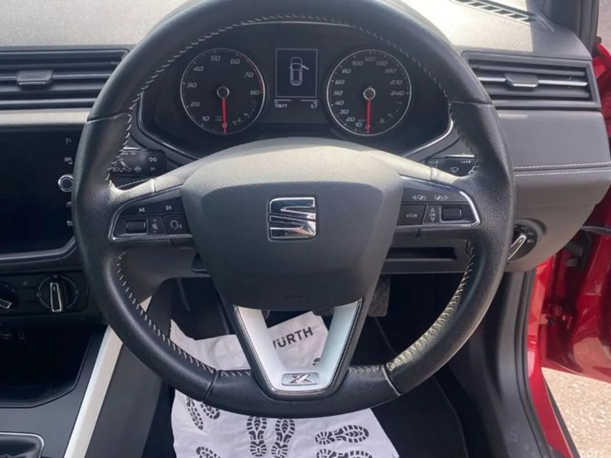 SEAT Arona Hatchback, Petrol, 2019, Red