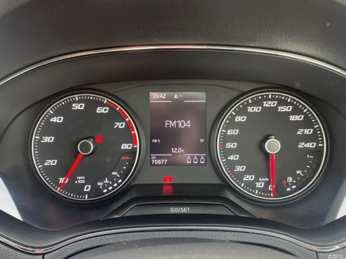 SEAT Arona Hatchback, Petrol, 2019, Red