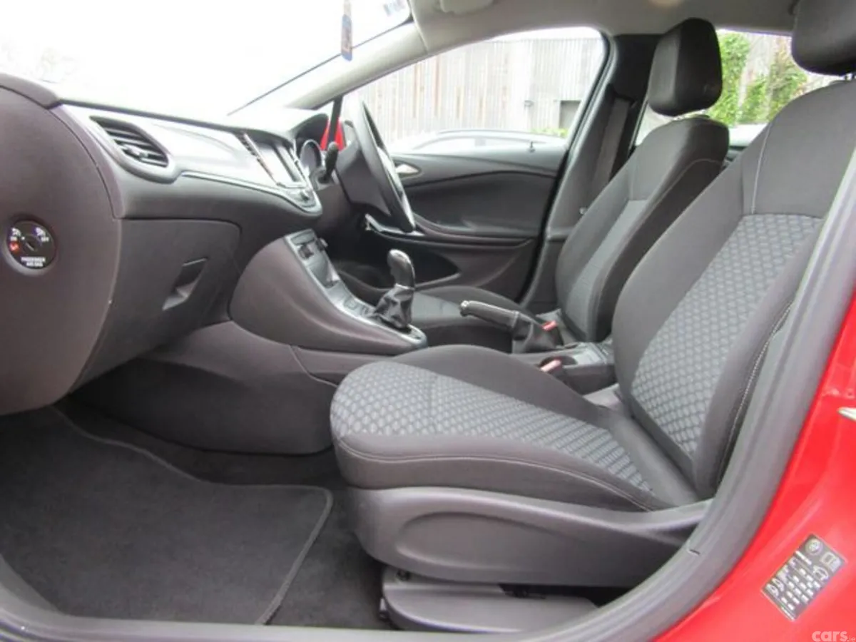 Opel Astra Hatchback, Petrol, 2017, Red