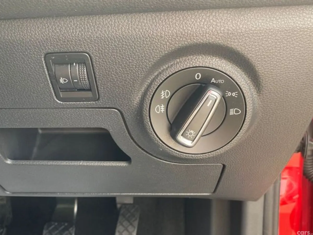 SEAT Arona Hatchback, Petrol, 2019, Red