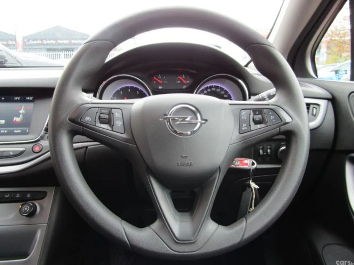 Opel Astra Hatchback, Petrol, 2017, Red