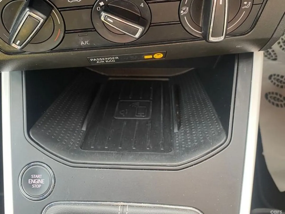 SEAT Arona Hatchback, Petrol, 2019, Red