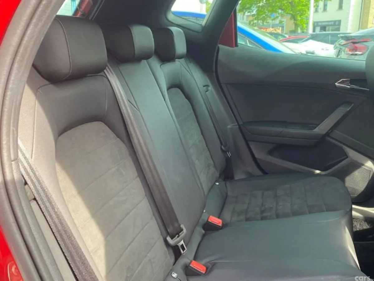 SEAT Arona Hatchback, Petrol, 2019, Red