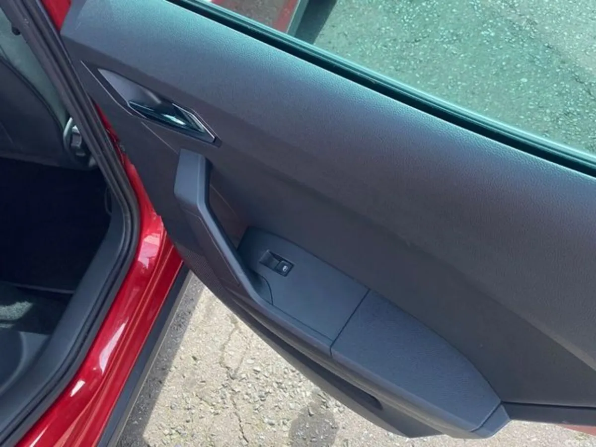 SEAT Arona Hatchback, Petrol, 2019, Red