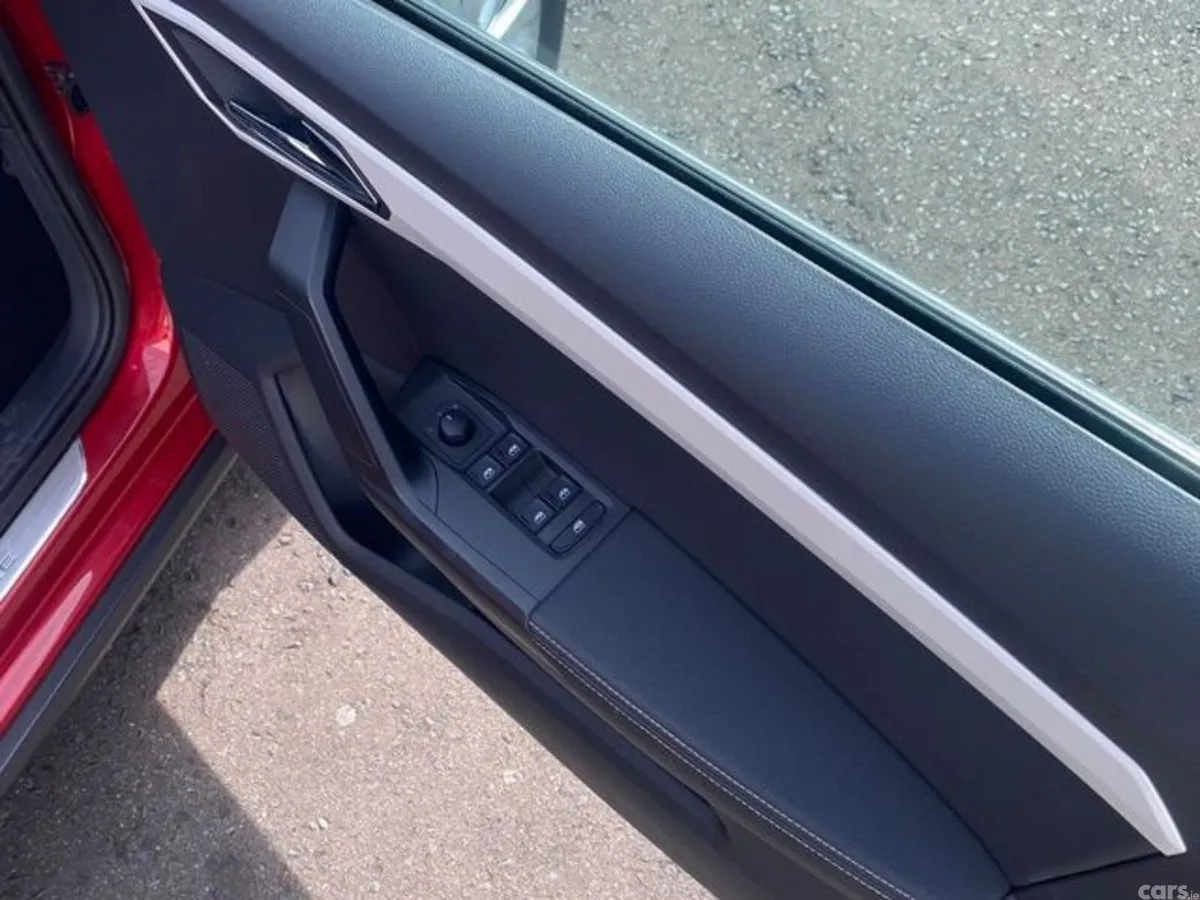 SEAT Arona Hatchback, Petrol, 2019, Red