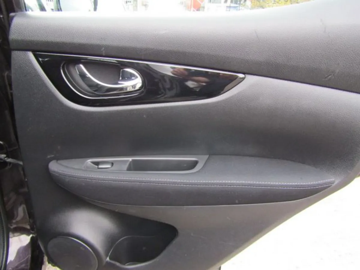 Nissan Qashqai Hatchback, Diesel, 2014, Black
