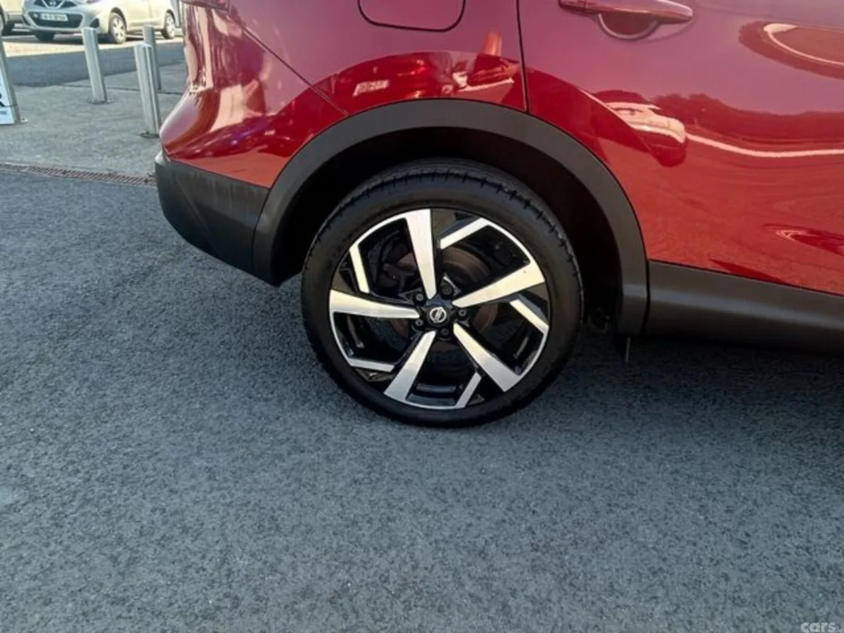 Nissan Qashqai SUV, Petrol, 2019, Red