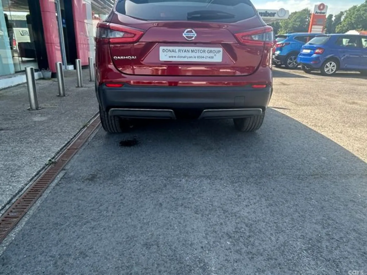 Nissan Qashqai SUV, Petrol, 2019, Red