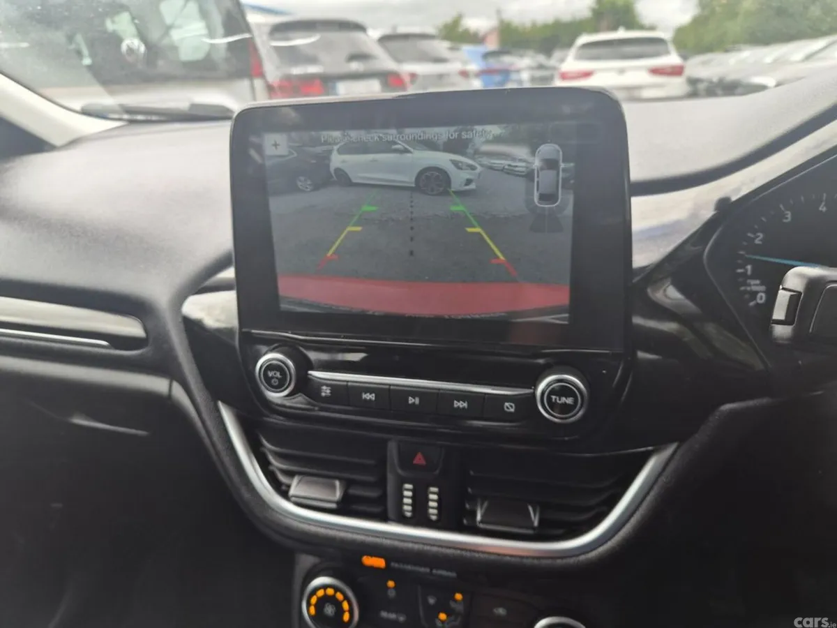 Ford Fiesta Hatchback, Petrol, 2017, Red
