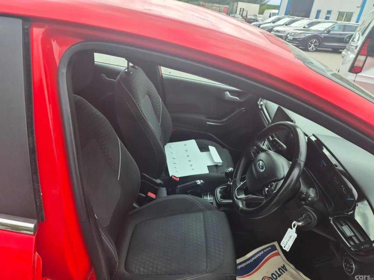 Ford Fiesta Hatchback, Petrol, 2017, Red