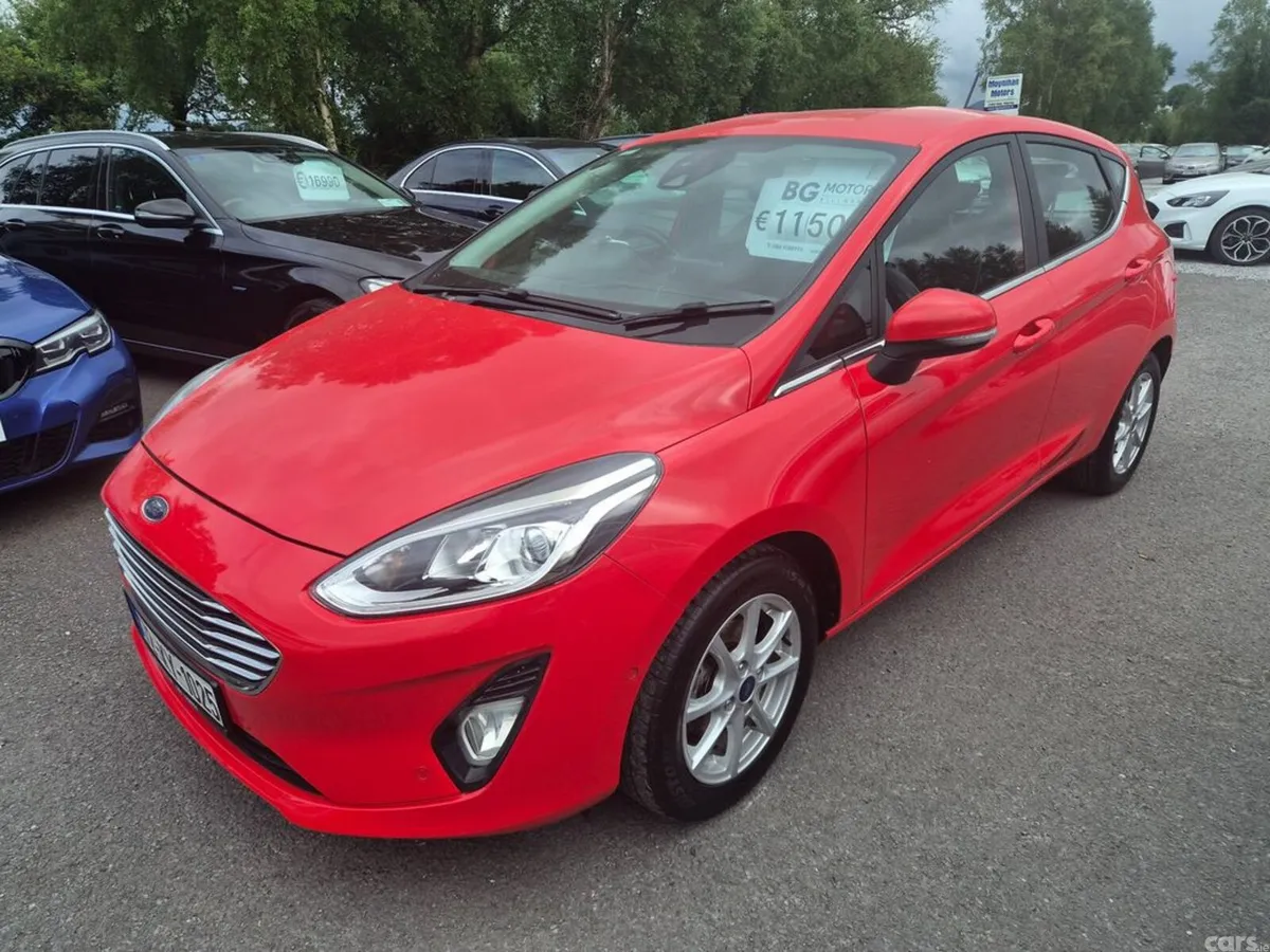 Ford Fiesta Hatchback, Petrol, 2017, Red
