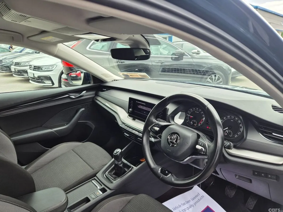 Skoda Octavia Saloon, Diesel, 2021, Blue