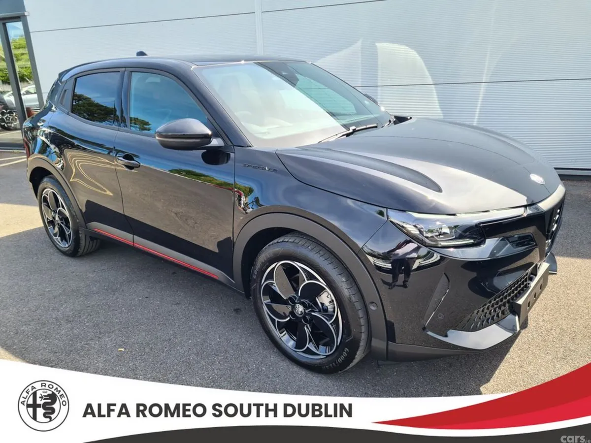 Alfa Romeo Junior Hatchback, Electric, 2027, Black