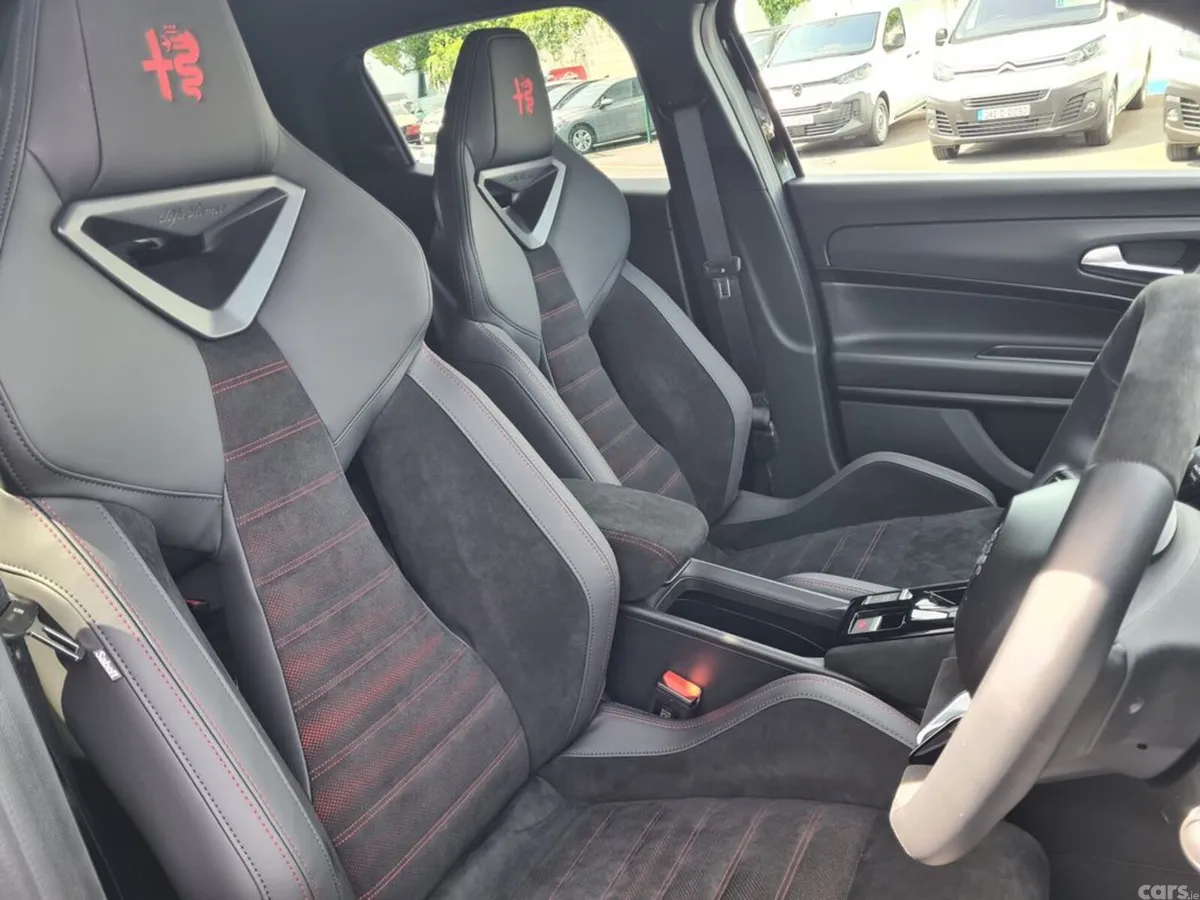Alfa Romeo Junior Hatchback, Electric, 2027, Black