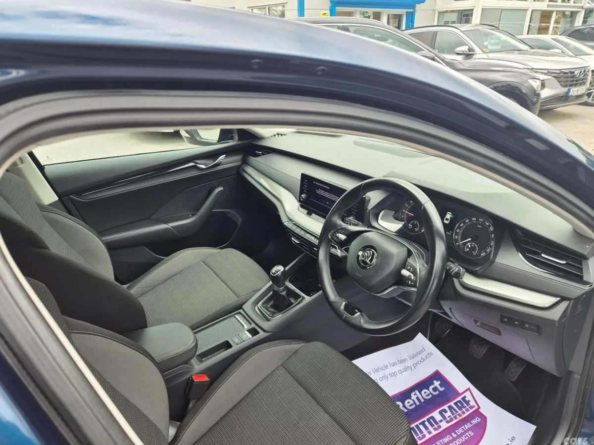 Skoda Octavia Saloon, Diesel, 2021, Blue