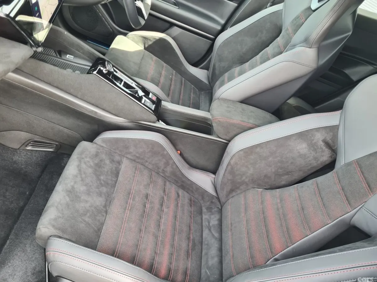Alfa Romeo Junior Hatchback, Electric, 2027, Black