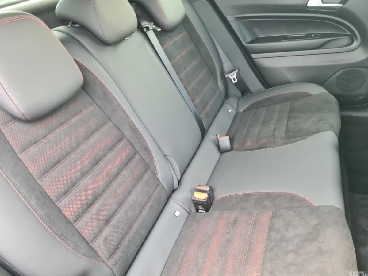Alfa Romeo Junior Hatchback, Electric, 2027, Black