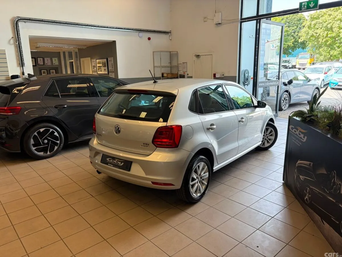 Volkswagen Polo Hatchback, Petrol, 2015, Silver